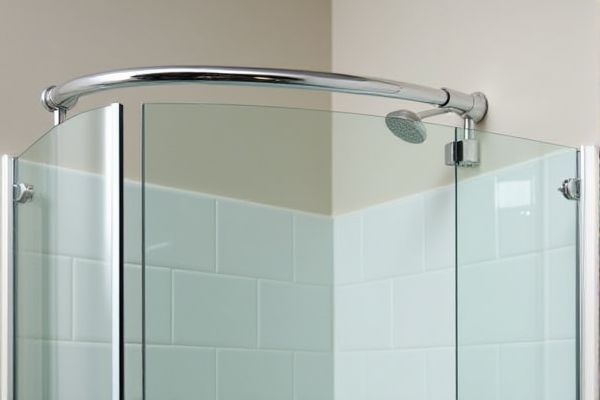 Curved Shower Rod vs. Straight Shower Rod: Which Is Better for Your Bathroom?