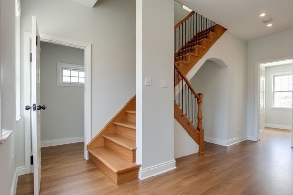 Dual-Access Staircase vs. Single-Access Staircase: Key Differences and Benefits