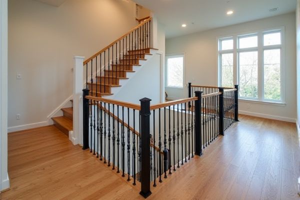 Metal Balustrades vs. Wood Balustrades: A Comprehensive Comparison