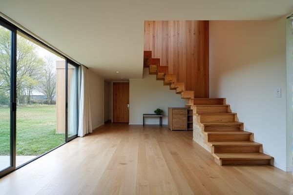 Open Spine Staircase vs. Solid Spine Staircase: Key Differences and Benefits